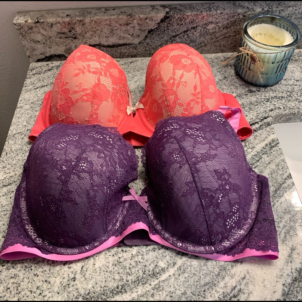(2) Victoria’s Secret bras size 36DD